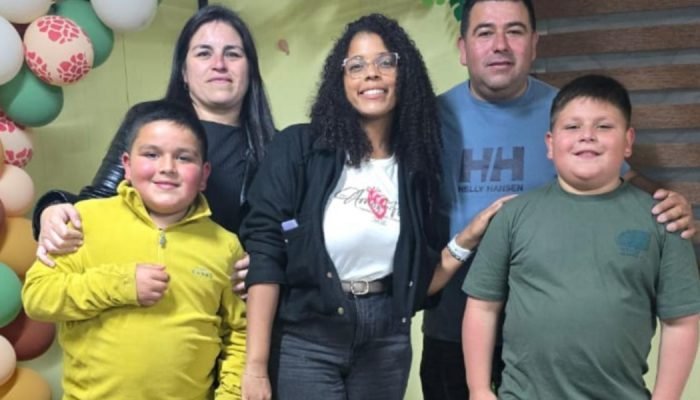 A família e Daniela. (Foto: Reprodução/Junta de Missões Mundiais)