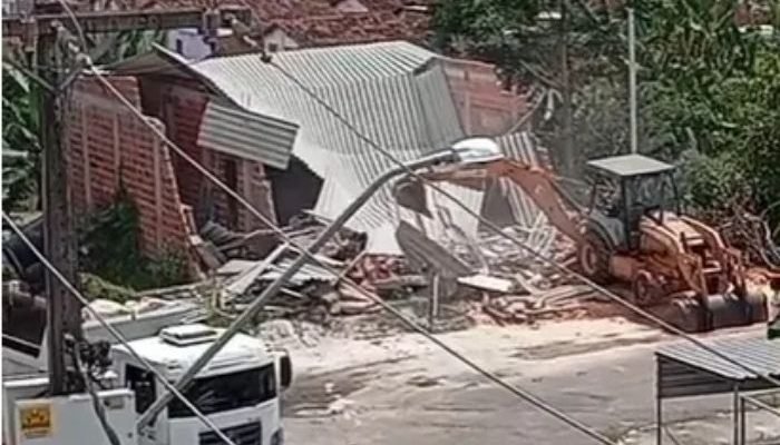 Templo da Igreja EvangÃ©lica Assembleia de Deus Peniel foi demolido no municÃ­pio de CamaÃ§...