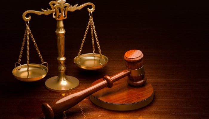 Balança e martelo da Justiça (Foto: FolhaGospel/Canva Pro)